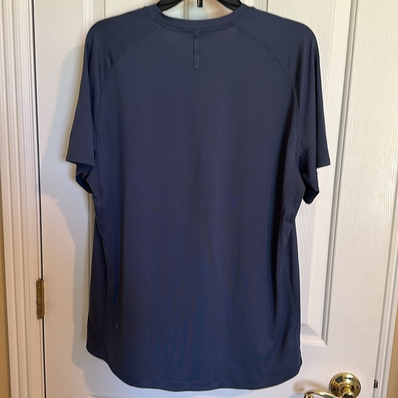 Lululemon size large performance T-shirt - Picture 4 of 6
